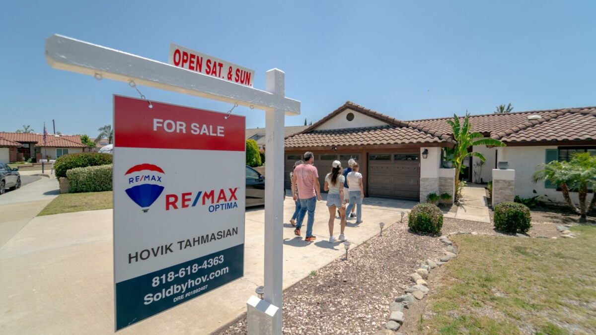 Mortgage lending standards are so tight that homebuyers must have ‘pristine’ credit histories, study says, as sales head for 31-year low